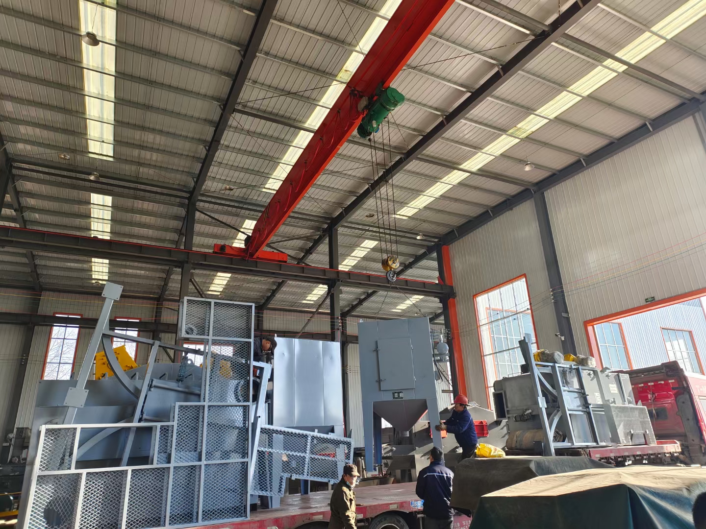 拋丸機(jī)漏砂板_鈑金件拋丸打砂機(jī)_拋丸機(jī)用的鋼砂