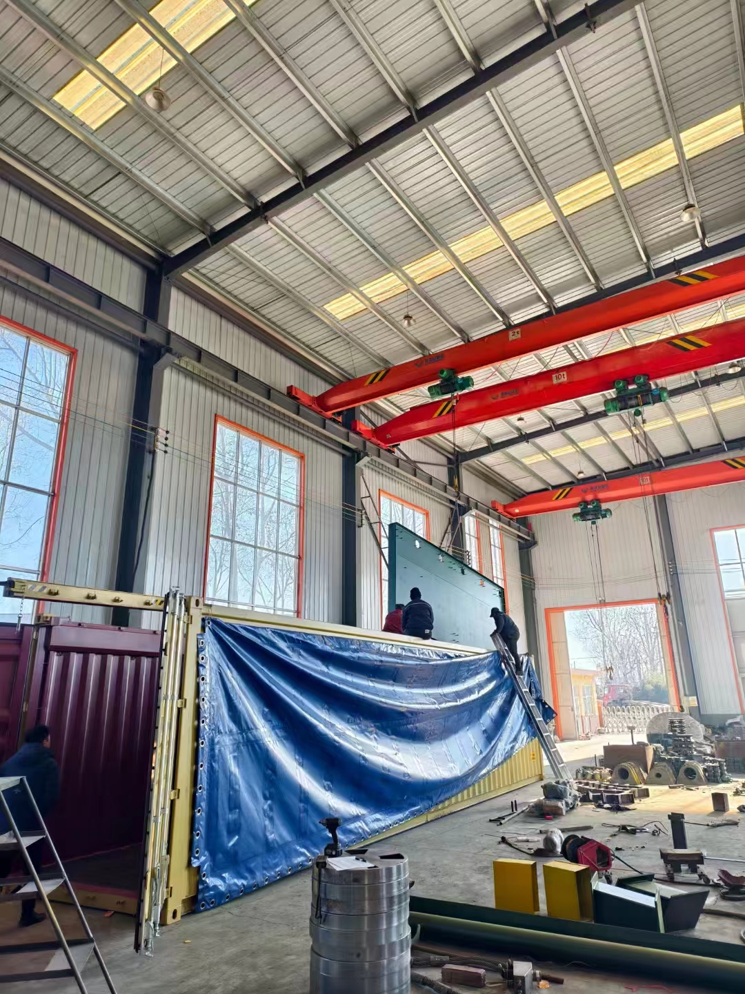 除銹打砂機(jī)設(shè)備_鋁模板打砂除銹機(jī)_板材除銹打磨機(jī)