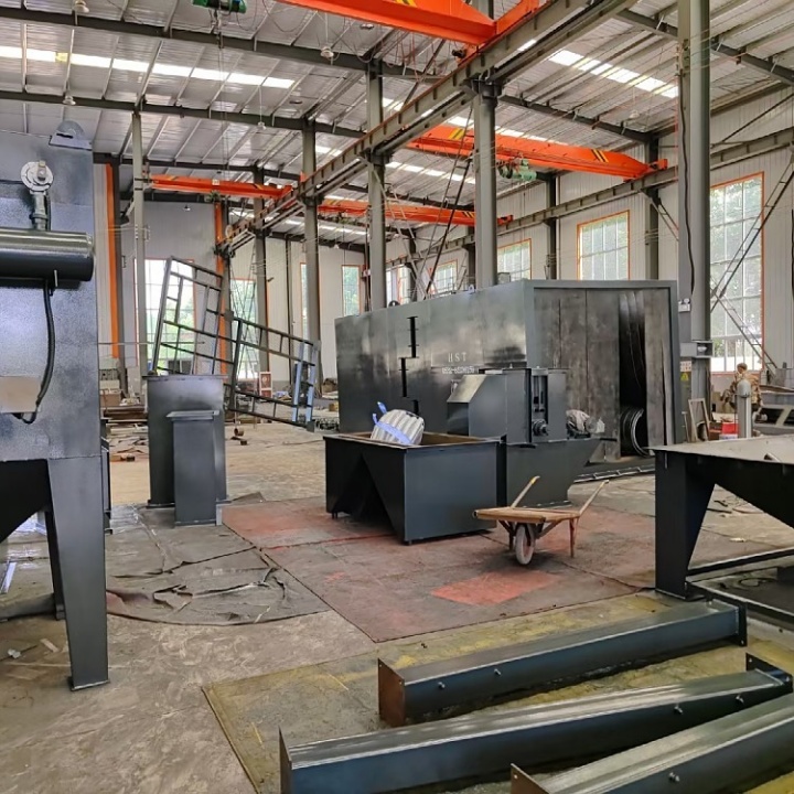 鑄件清砂機視頻_鑄造清砂設(shè)備工作視頻_金屬鍛造件打砂清理機