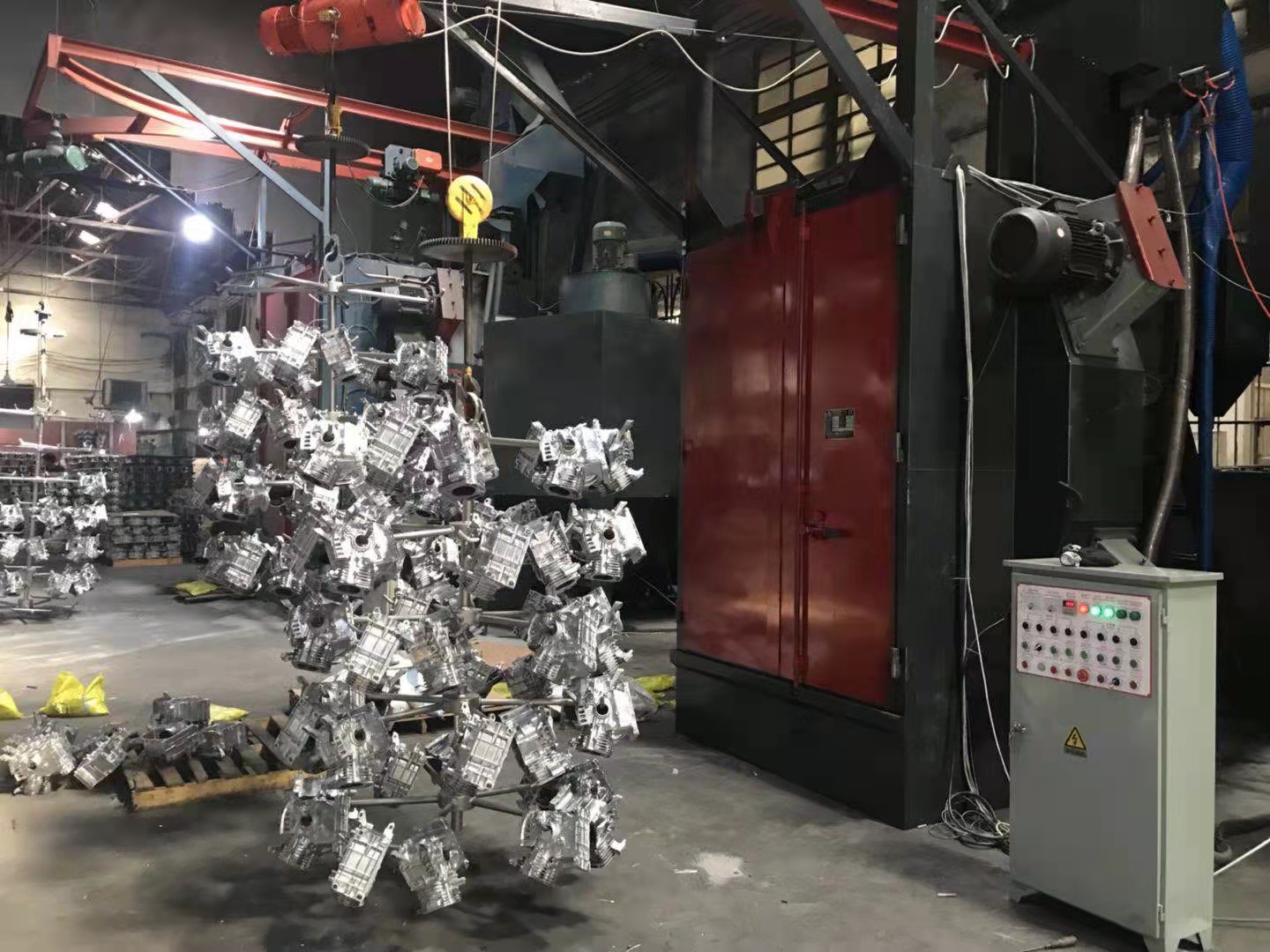 沖壓除銹拋丸機(jī)圖片_除銹拋丸機(jī)工作原理_沖壓件拋丸除銹機(jī)