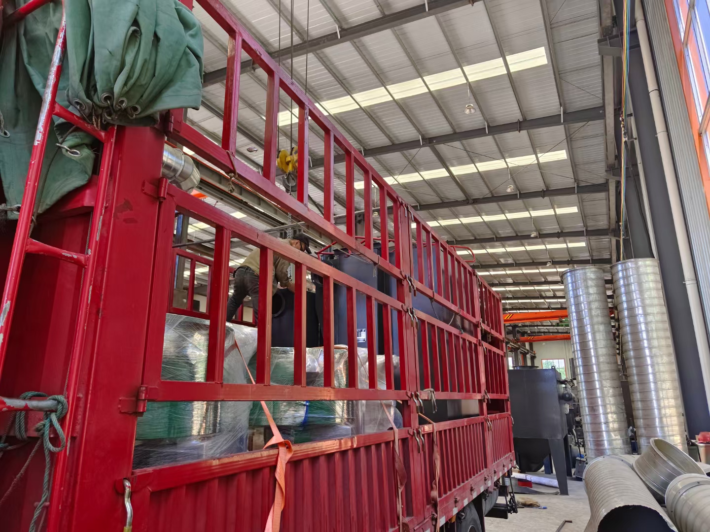 履帶式沙灘清理車_履帶通過打砂清理機(jī)_履帶式清砂機(jī)