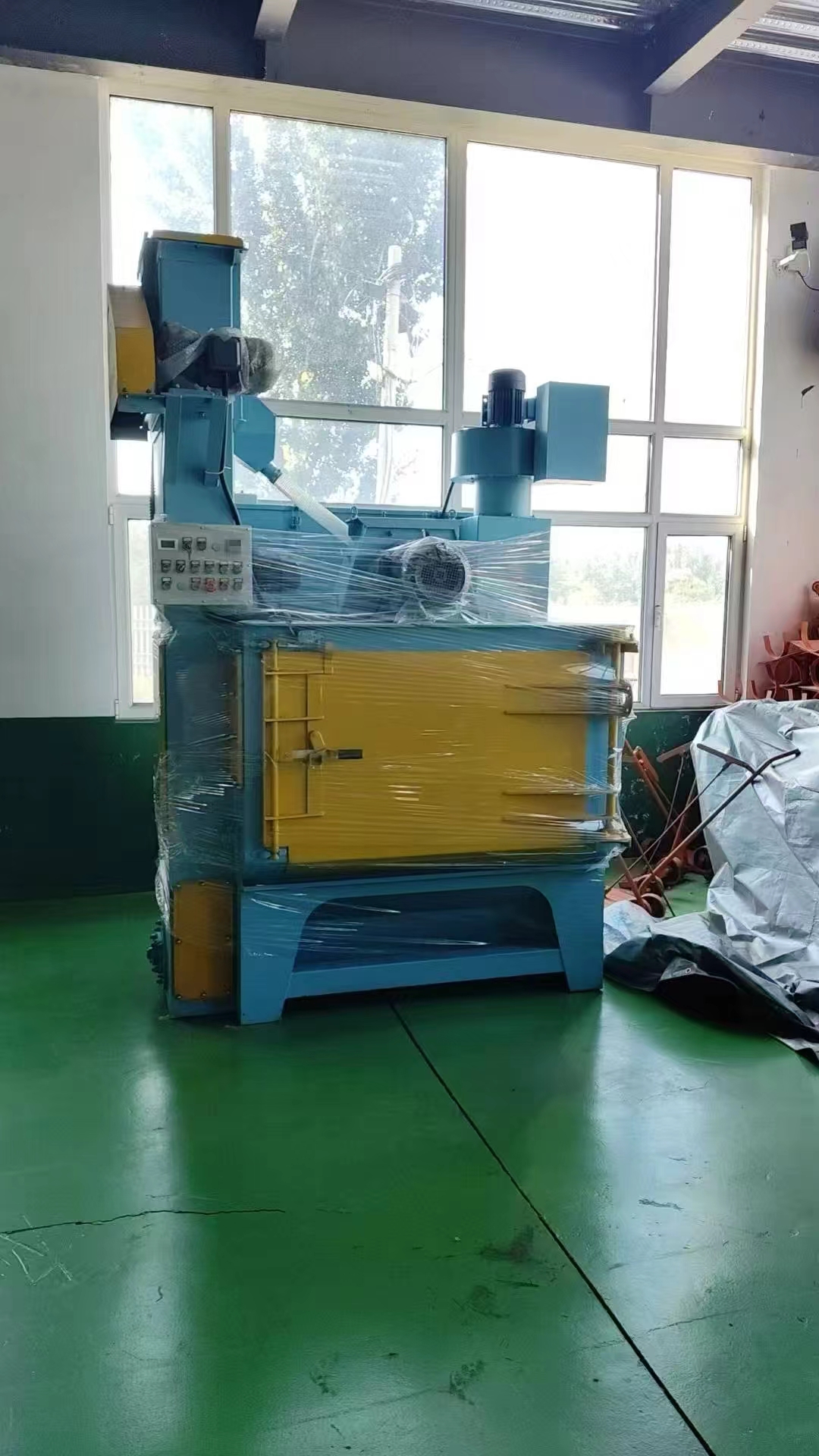金屬履帶拋丸清理機(jī)_清理金屬拋丸履帶機(jī)視頻_清理金屬拋丸履帶機(jī)圖片