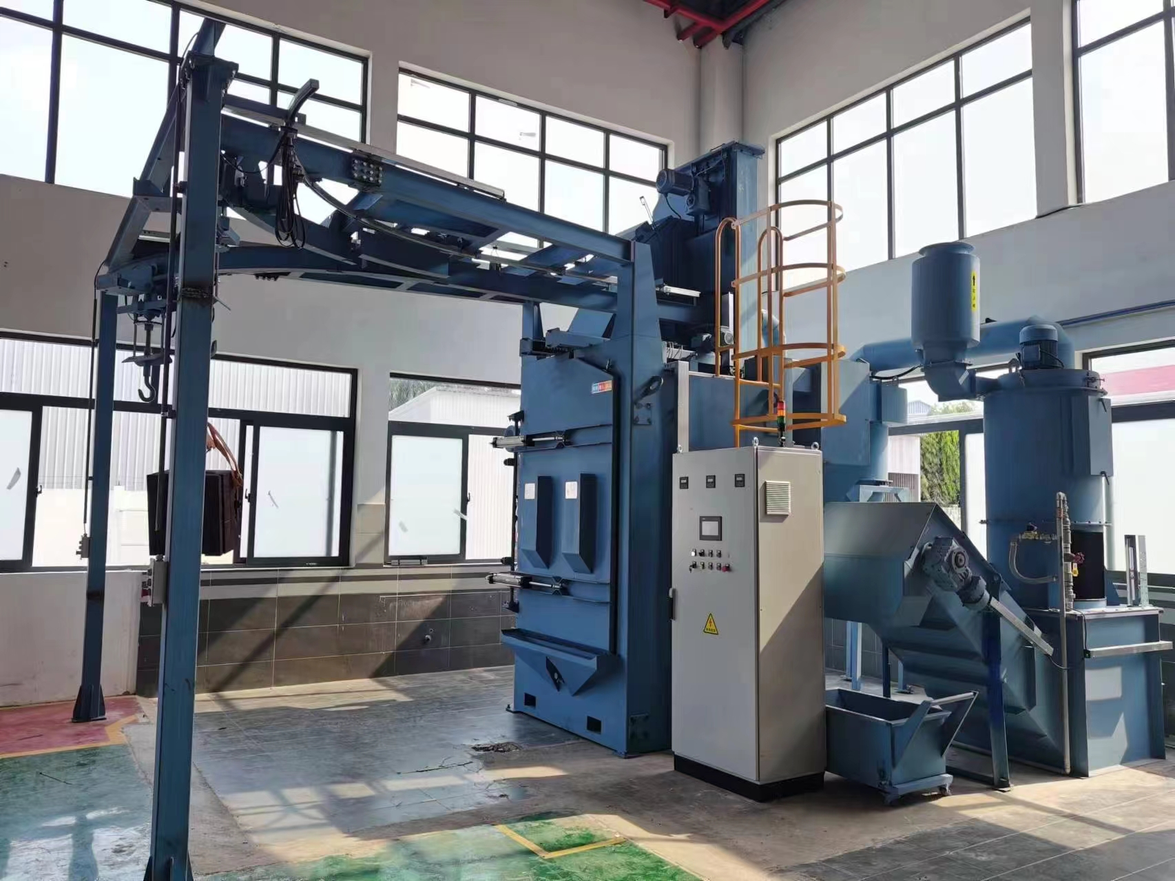 懸掛式拋丸除銹機(jī)_懸掛拋丸除銹機(jī)_懸掛除銹拋丸機(jī)圖片